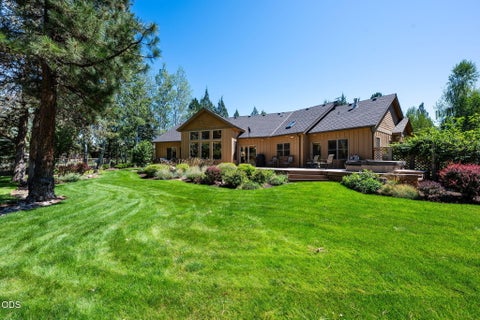 Tiny photo for 17690 Mountain View Road, Sisters, OR 97759 (MLS # 220226890)