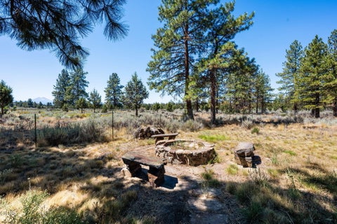 Tiny photo for 17690 Mountain View Road, Sisters, OR 97759 (MLS # 220226890)