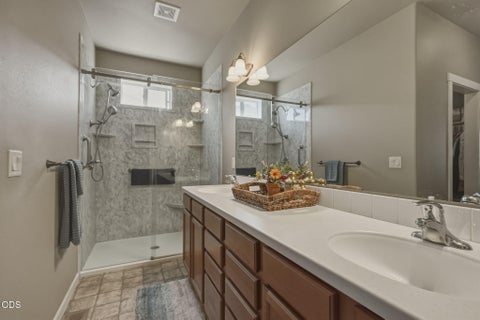Tiny photo for 63776 Hunters Circle, Bend, OR 97701 (MLS # 220224445)