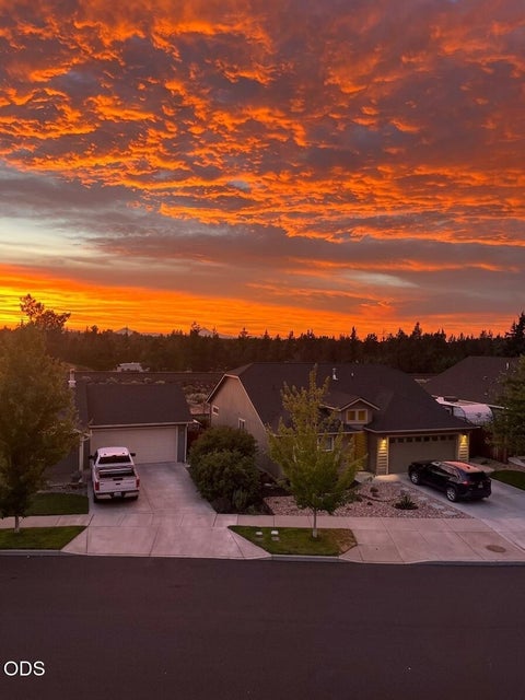 Tiny photo for 63776 Hunters Circle, Bend, OR 97701 (MLS # 220224445)
