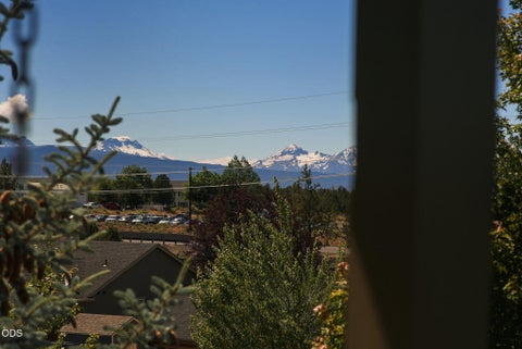 Tiny photo for 63776 Hunters Circle, Bend, OR 97701 (MLS # 220224445)