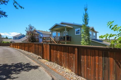 Tiny photo for 63776 Hunters Circle, Bend, OR 97701 (MLS # 220224445)