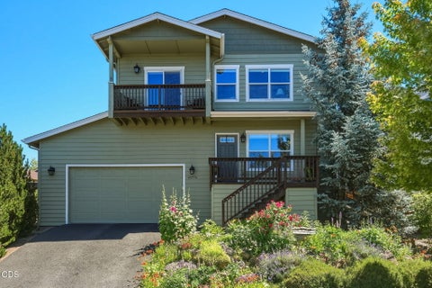 Photo of 63776 Hunters Circle, Bend, OR 97701 (MLS # 220224445)