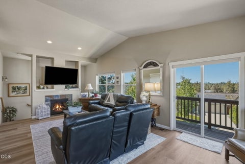 Tiny photo for 63776 Hunters Circle, Bend, OR 97701 (MLS # 220224445)