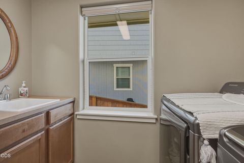Tiny photo for 63776 Hunters Circle, Bend, OR 97701 (MLS # 220224445)