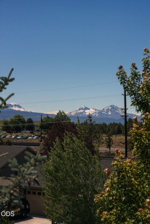 Tiny photo for 63776 Hunters Circle, Bend, OR 97701 (MLS # 220224445)