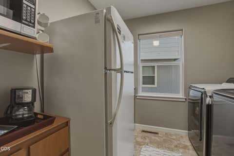 Tiny photo for 63776 Hunters Circle, Bend, OR 97701 (MLS # 220224445)