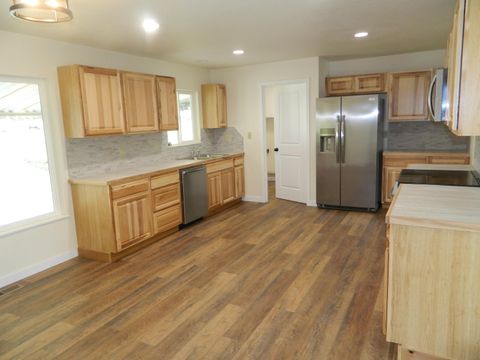 Tiny photo for 5333 Hilldale Street, Klamath Falls, OR 97603 (MLS # 220219291)