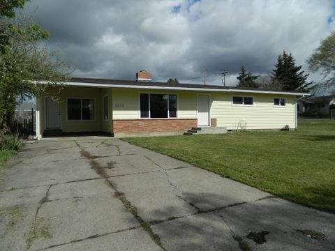 Photo of 5333 Hilldale Street, Klamath Falls, OR 97603 (MLS # 220219291)