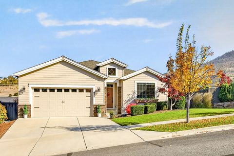 Tiny photo for 1604 Palermo Street, Medford, OR 97504 (MLS # 220210931)