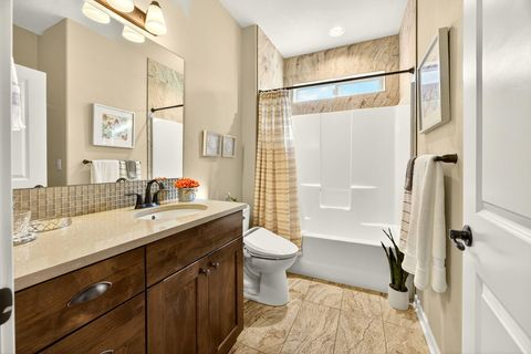 Tiny photo for 1604 Palermo Street, Medford, OR 97504 (MLS # 220210931)