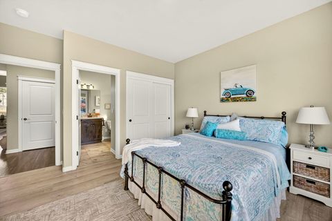 Tiny photo for 1604 Palermo Street, Medford, OR 97504 (MLS # 220210931)