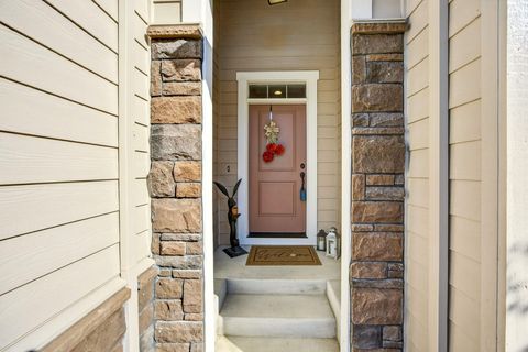 Tiny photo for 1604 Palermo Street, Medford, OR 97504 (MLS # 220210931)