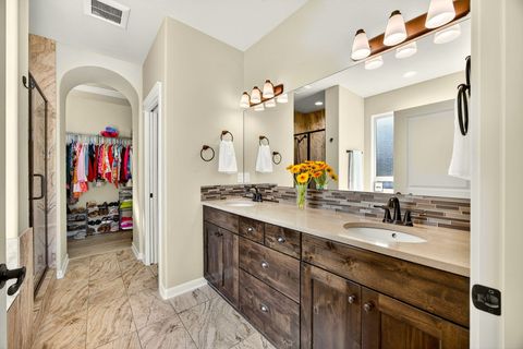 Tiny photo for 1604 Palermo Street, Medford, OR 97504 (MLS # 220210931)