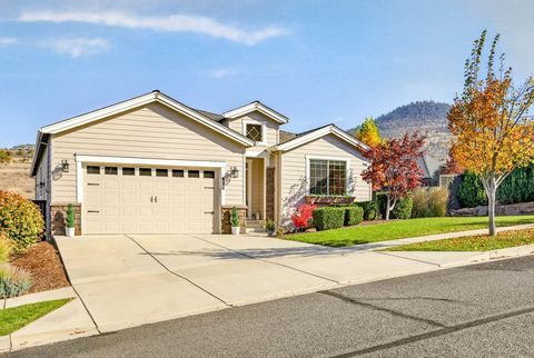 Photo of 1604 Palermo Street, Medford, OR 97504 (MLS # 220210931)