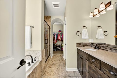 Tiny photo for 1604 Palermo Street, Medford, OR 97504 (MLS # 220210931)