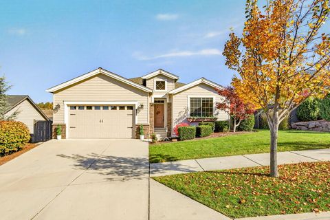 Tiny photo for 1604 Palermo Street, Medford, OR 97504 (MLS # 220210931)