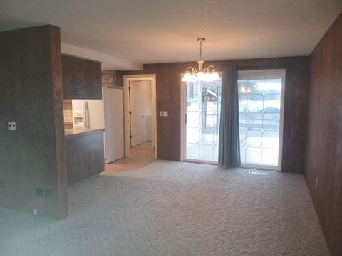 Tiny photo for 2606 California Avenue, Klamath Falls, OR 97601 (MLS # 220213767)
