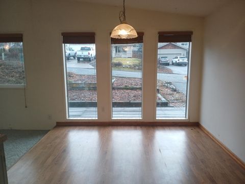 Tiny photo for 2606 California Avenue, Klamath Falls, OR 97601 (MLS # 220213767)