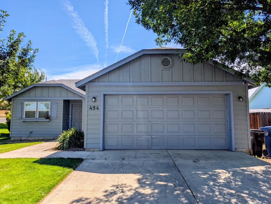 A corner lot on a short cul d' sac. A very comfortable well maintained home located close (but not to close) to City Services. Shopping, Medical, Public transportation,
 Fine dining, Community centers, Schools and Parks . Almost everything you may be looking for in a moderately sized 3 bedroom, 2 bath home.  Large, treed corner front
 yard and a back yard that ovelooks the seasonal COI canal with its attracted waterfowl variety.  It's affordable country in the city and available today.