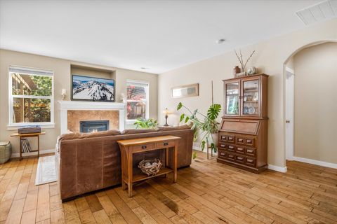 Tiny photo for 61134 Montrose Pass Street, Bend, OR 97702 (MLS # 220220050)