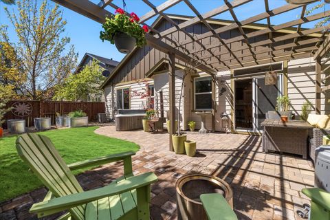 Tiny photo for 61134 Montrose Pass Street, Bend, OR 97702 (MLS # 220220050)