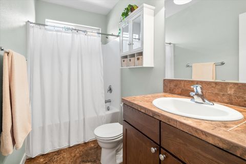 Tiny photo for 61134 Montrose Pass Street, Bend, OR 97702 (MLS # 220220050)