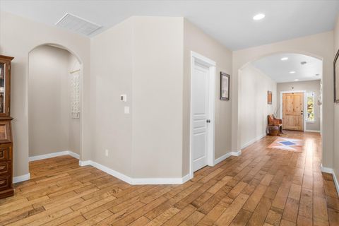 Tiny photo for 61134 Montrose Pass Street, Bend, OR 97702 (MLS # 220220050)