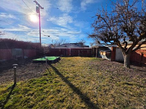 Tiny photo for 2136 Eberlein Avenue, Klamath Falls, OR 97601 (MLS # 220215081)