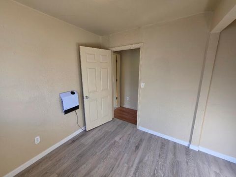 Tiny photo for 2136 Eberlein Avenue, Klamath Falls, OR 97601 (MLS # 220215081)