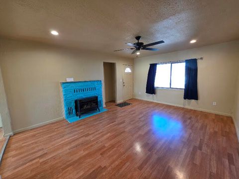 Tiny photo for 2136 Eberlein Avenue, Klamath Falls, OR 97601 (MLS # 220215081)