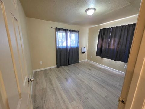 Tiny photo for 2136 Eberlein Avenue, Klamath Falls, OR 97601 (MLS # 220215081)