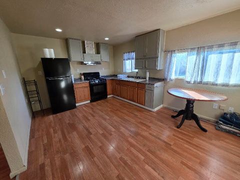 Tiny photo for 2136 Eberlein Avenue, Klamath Falls, OR 97601 (MLS # 220215081)