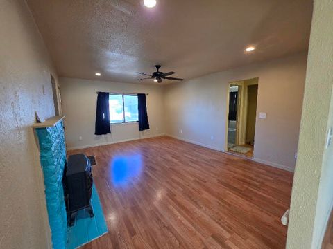 Tiny photo for 2136 Eberlein Avenue, Klamath Falls, OR 97601 (MLS # 220215081)