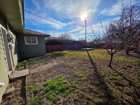 Tiny photo for 2136 Eberlein Avenue, Klamath Falls, OR 97601 (MLS # 220215081)