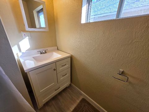 Tiny photo for 2136 Eberlein Avenue, Klamath Falls, OR 97601 (MLS # 220215081)