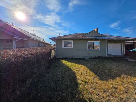 Tiny photo for 2136 Eberlein Avenue, Klamath Falls, OR 97601 (MLS # 220215081)