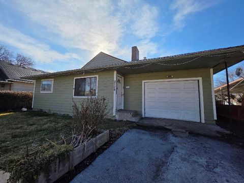 Tiny photo for 2136 Eberlein Avenue, Klamath Falls, OR 97601 (MLS # 220215081)