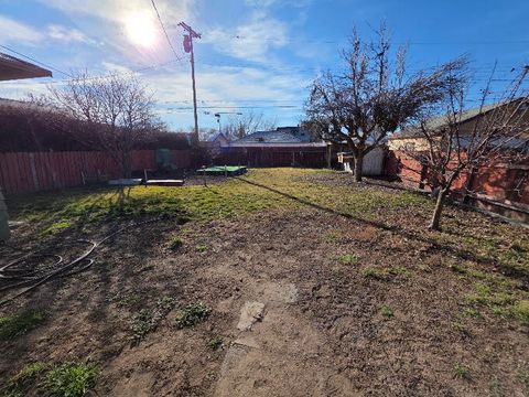 Tiny photo for 2136 Eberlein Avenue, Klamath Falls, OR 97601 (MLS # 220215081)