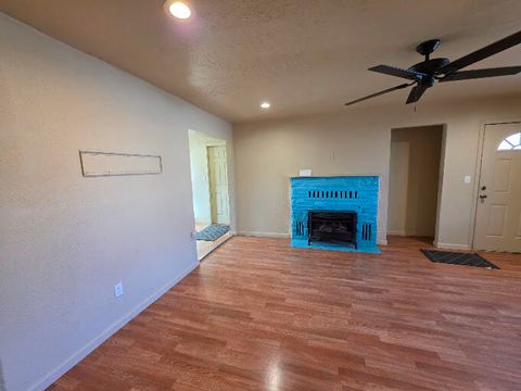 Tiny photo for 2136 Eberlein Avenue, Klamath Falls, OR 97601 (MLS # 220215081)