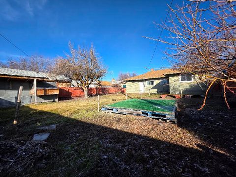 Tiny photo for 2136 Eberlein Avenue, Klamath Falls, OR 97601 (MLS # 220215081)