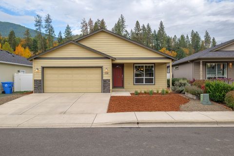 Photo of 238 Westbrook Drive, Rogue River, OR 97537 (MLS # 220211701)