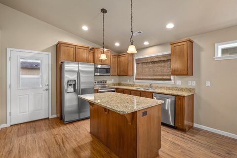 Tiny photo for 238 Westbrook Drive, Rogue River, OR 97537 (MLS # 220211701)