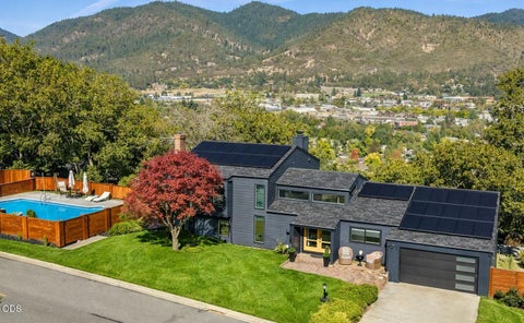 Photo of 1021 NW Starlite Place, Grants Pass, OR 97526 (MLS # 220229587)