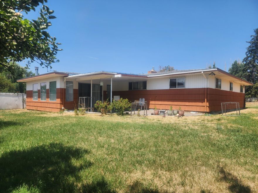 MOTIVATED SELLER!!!
Well cared for home in a desirable area and centrally located. Featuring an open floor plan, 3 bedrooms, 2 bathrooms, family room, living room, and dining room. The property has a nice large fenced lot, plum, cherry and apple trees, shop, and a two car garage. Schedule a tour today! Seller to Credit buyer up to $10,000 in closing costs upon acceptable offer.