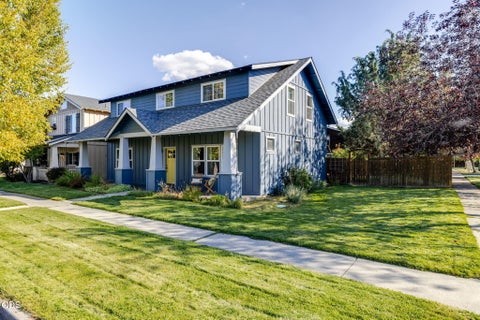Photo of 20605 Songbird Lane, Bend, OR 97702 (MLS # 220229031)