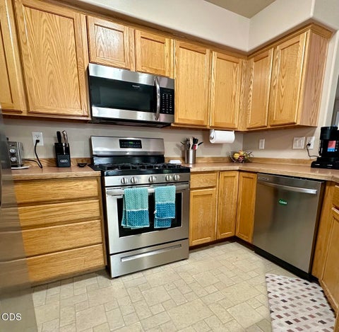 Tiny photo for 2142 NW Elm Avenue, Redmond, OR 97756 (MLS # 220223100)