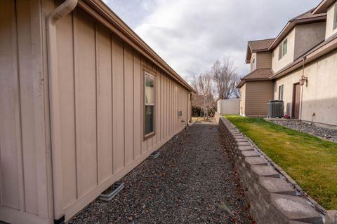 Tiny photo for 3571 SW 36th Place, Redmond, OR 97756 (MLS # 220212982)