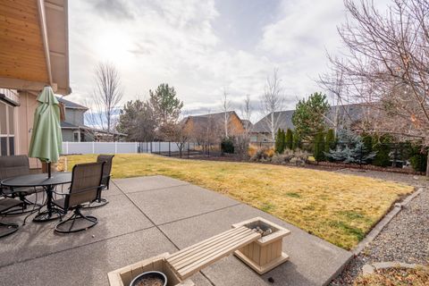 Tiny photo for 3571 SW 36th Place, Redmond, OR 97756 (MLS # 220212982)