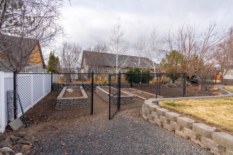 Tiny photo for 3571 SW 36th Place, Redmond, OR 97756 (MLS # 220212982)